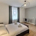 Renove A Avec Jardin Et Terrasse - Fr-1-722-11 Apartman